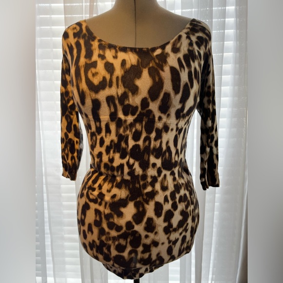 Guess cheetah print stretchy dress with black lace in the back. - Picture 5 of 13